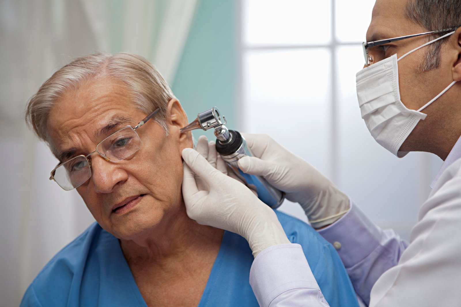 Eye Specialist Examination at Awadh Medicare
