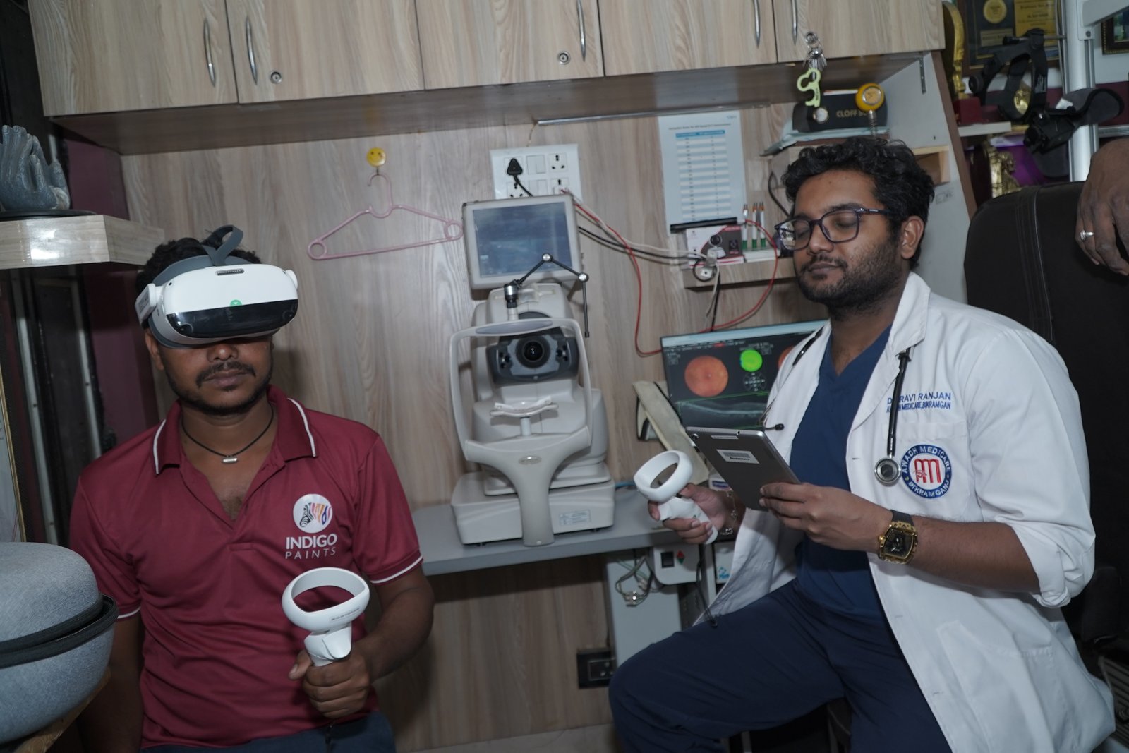 Eye Specialist Examination at Awadh Medicare