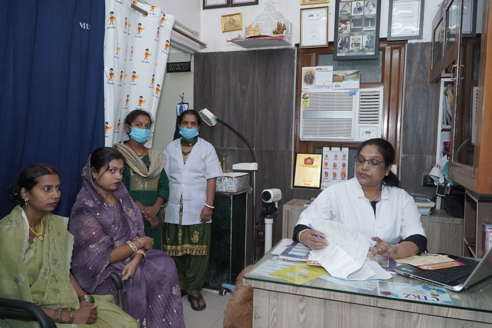 Eye Specialist Examination at Awadh Medicare